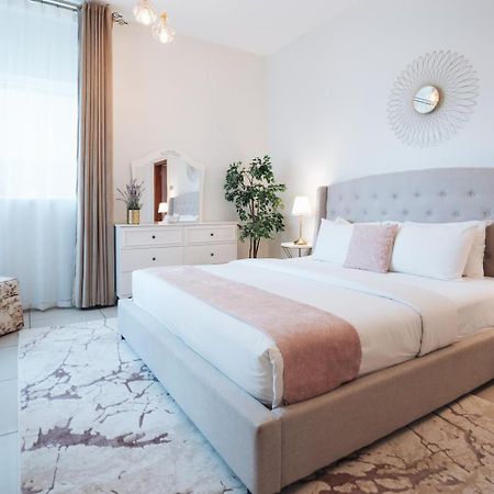 Charming Warm Suite With Amazing Views Of The City Dubai Buitenkant foto