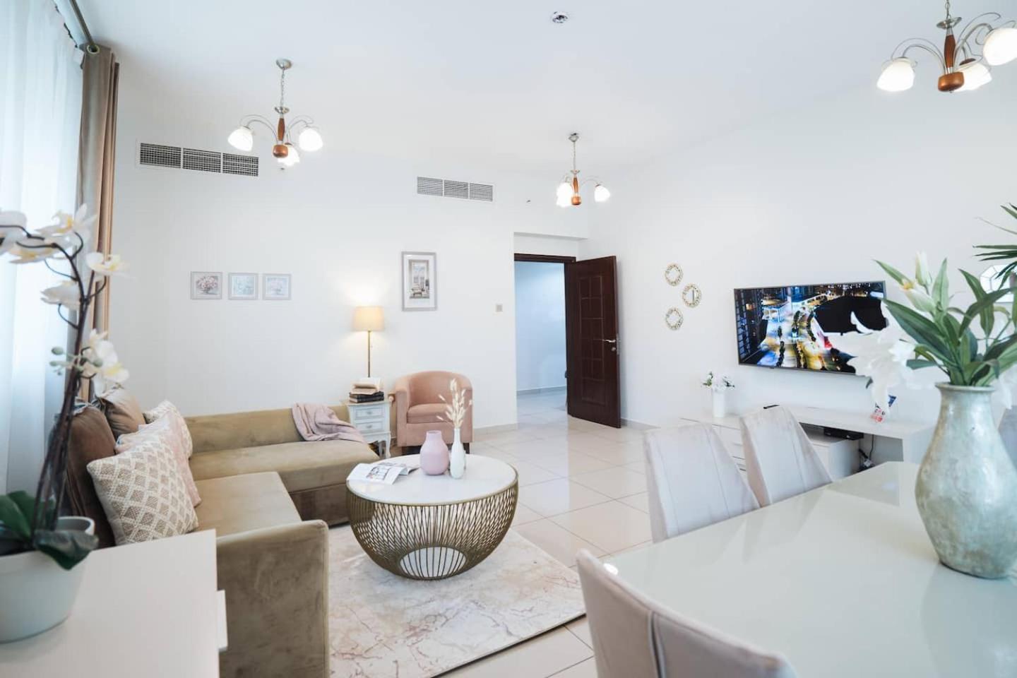 Charming Warm Suite With Amazing Views Of The City Dubai Buitenkant foto