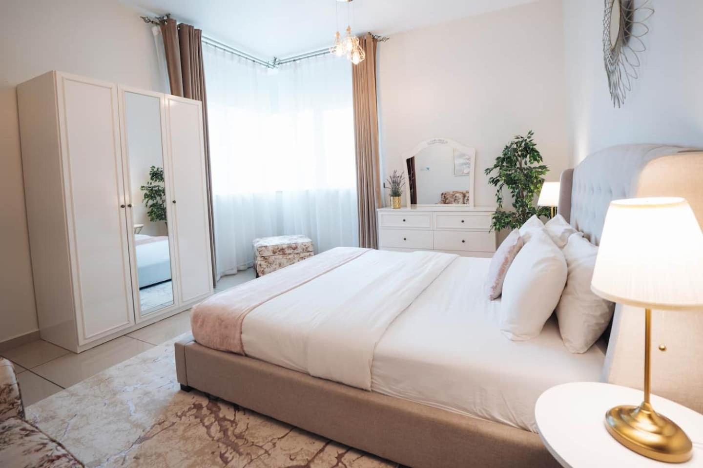 Charming Warm Suite With Amazing Views Of The City Dubai Buitenkant foto