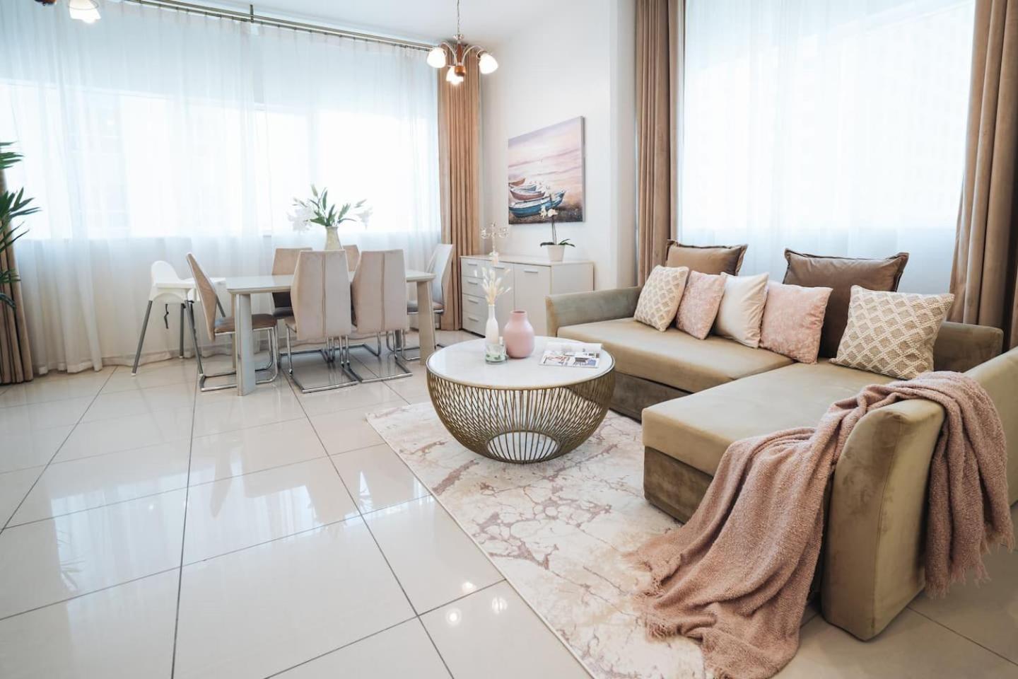 Charming Warm Suite With Amazing Views Of The City Dubai Buitenkant foto